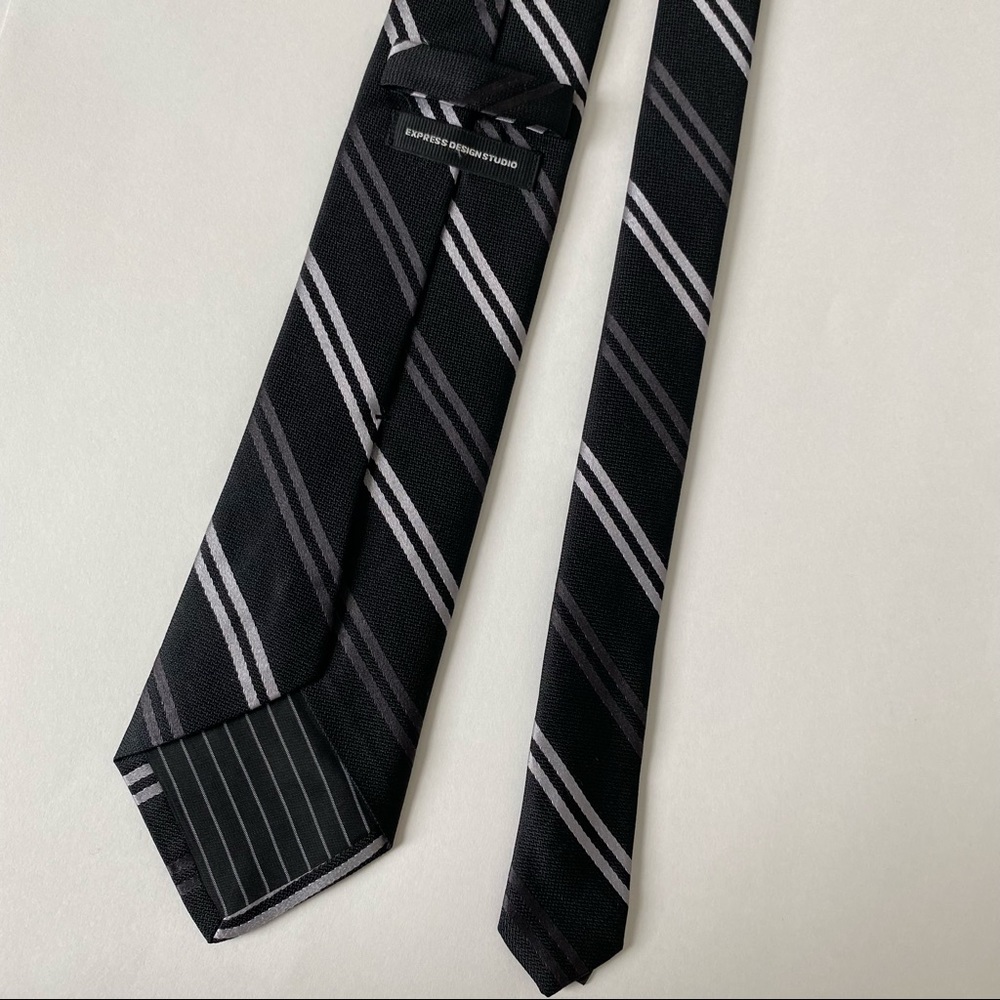 Express Tie - Picture 3 of 5